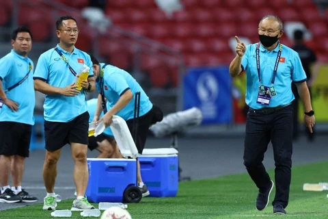 Huấn luyện viên Park Hang-seo phản ứng trên đường biên ở trận đấu Việt Nam thua 0-2 trước Thái Lan. (Ảnh: Getty Images) 