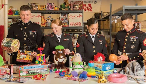 Chương trình Toys for Tots do lực lượng thủy quân lục chiến Mỹ và một tổ chức phi lợi nhuận phối hợp thực hiện từ năm 1947. (Nguồn: Reuters)