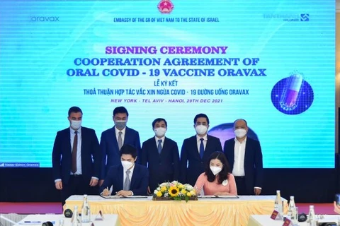 Lễ ký kết thỏa thuận hợp tác, thương mại hóa vaccine ngừa Covid-19 đường uống tại Hà Nội, ngày 29/12. (Ảnh: Doanh nghiệp cung cấp)
