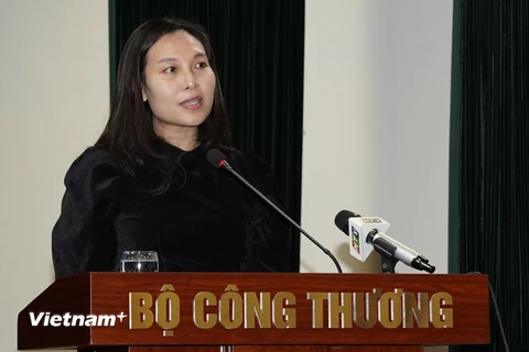 Bà Nguyễn Cẩm Trang, Phó Cục trưởng Cục Xuất nhập khẩu - Bộ Công Thương tại buổi họp báo chiều 12/1. (Ảnh: Đức Duy/Vietnam+) 