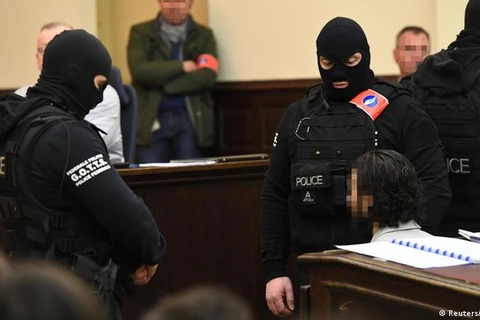 Tòa án Pháp đã bắt đầu phiên thẩm vấn đối tượng Salah Abdeslam.(Nguồn: DW)