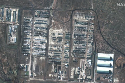 Những hình ảnh vệ tinh được chụp ngày 23/2 cho thấy các hoạt động triển khai quân mới tại miền Tây nước Nga.(Nguồn: CNN)
