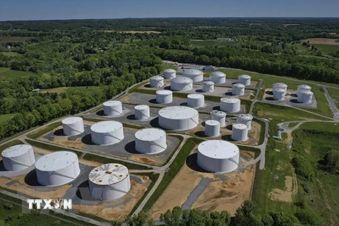 Các bể trữ dầu của Công ty quản lý hệ thống đường ống dẫn dầu Mỹ Colonial Pipeline ở Woodbine, bang Maryland. (Ảnh: AFP/TTXVN) 