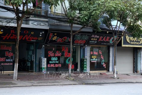 Các cửa hàng kinh doanh dịch vụ Karaoke trên đường Nguyễn Huệ, thành phố Lào Cai. (Ảnh tư liệu: Quốc Khánh/TTXVN)