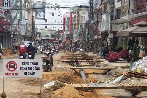 Đường Phan Đình Phùng đang được nâng cấp cải tạo.(Nguồn: BPL)