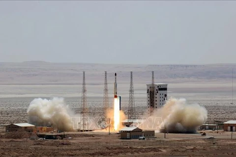 Tên lửa mang theo vệ tinh Simorgh được phóng thành công tại một địa điểm bí mật của Iran. (Ảnh tư liệu: AFP/TTXVN)