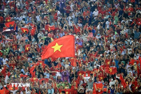 Bầu không khí cuồng nhiệt trên sân vận động Việt Trì. (Ảnh: Trung Kiên/TTXVN)
