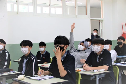 Quang cảnh lớp học tiếng Việt của trường THPT Myeonmok. (Ảnh: Khánh Vân/TTXVN)