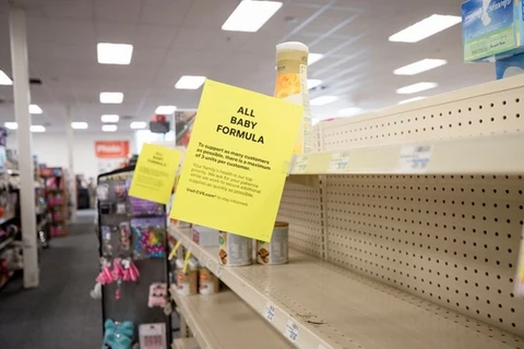 Kệ sữa bột trống trơn tại một siêu thị ở San Antonio, Texas, Mỹ ngày 10/5/2022. (Ảnh: Reuters)