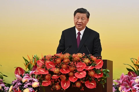 Ngày 1/7/2022, Chủ tịch Trung Quốc Tập Cận Bình dự lễ kỷ niệm 25 năm ngày Khu hành chính đặc biệt Hong Kong được trao trả cho Trung Quốc, sau 156 năm thuộc quyền quản lý của Anh (1/7/1997-1/7/2022). (Ảnh: AFP/ TTXVN)