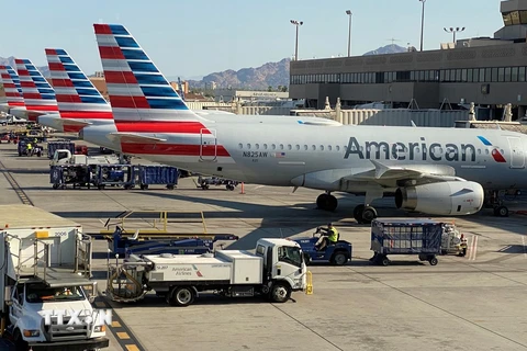 Máy bay của hãng hàng không American Airlines đỗ tại sân bay quốc tế Phoenix, Mỹ ngày 30/8/2020. (Ảnh: AFP/TTXVN)