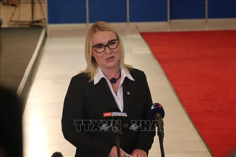 Bộ trưởng Quốc phòng CH Séc Jana Cernochova phát biểu với báo chí.(Nguồn: AFP/TTXVN)