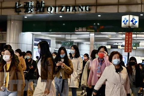 Người dân tại Hong Kong. (Ảnh: AFP/TTXVN)