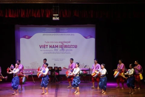 Giao lưu nghệ thuật hai nước Việt Nam - Campuchia. (Ảnh: TTXVN.)