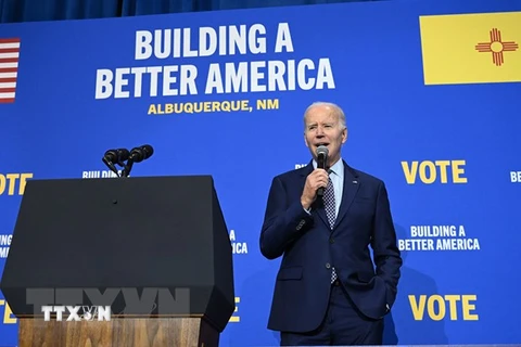 Tổng thống Mỹ Joe Biden phát biểu tại chiến dịch vận động tranh cử ở Albuquerque, New Mexico, ngày 3/11. (Ảnh: AFP/TTXVN)