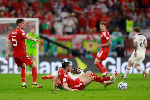 Gareth Bale đã tỏa sáng khi mang về quả penalty và chính anh thực hiện thành công để gỡ hòa cho Xứ Wales ở phút 82 sau khi để cho đội tuyển Mỹ dẫn trước trong hiệp 1 nhờ công của Timothy Weah.(Ảnh: Hải An/Vietnam+)