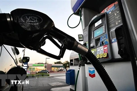 Một trạm xăng ở Los Angeles, California, Mỹ. (Ảnh: AFP/TTXVN) 