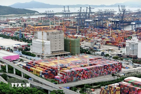 Một cảng hàng hóa tại tỉnh Quảng Đông, Trung Quốc. (Ảnh: AFP/TTXVN) 