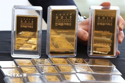 Vàng miếng được bày bán tại Sàn giao dịch vàng ở Seoul, Hàn Quốc. (Ảnh: Yonhap/TTXVN) 