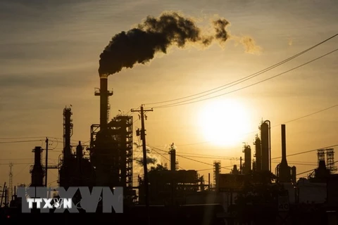 Nhà máy lọc dầu ở Houston, bang Texas, Mỹ. (Ảnh: AFP/TTXVN) 