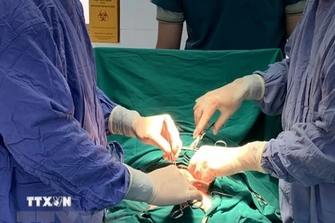 Quảng Ninh: Bóc tách thành công khối u buồng trứng nặng gần 6,5kg