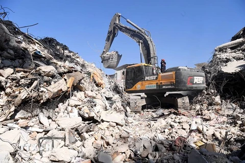 Cảnh đổ nát sau trận động đất tại Antakya, tỉnh Hatay, Thổ Nhĩ Kỳ, ngày 14/2/2023. (Ảnh: THX/TTXVN) 