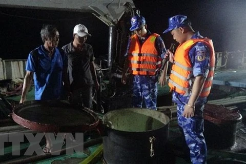 Bộ đội Biên phòng Cà Mau tịch thu 25.000 lít dầu không rõ nguồn gốc