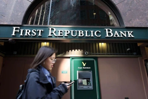 Khách hàng rút hơn 100 tỷ USD khỏi First Republic Bank