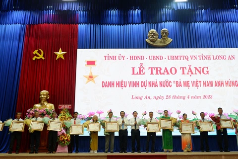 Long An: Truy tặng danh hiệu cho 13 Mẹ Việt Nam anh hùng 