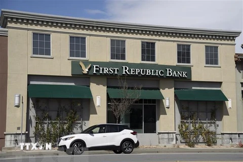 S&P hạ tín nhiệm của First Republic Bank xuống mức không đáng đầu tư