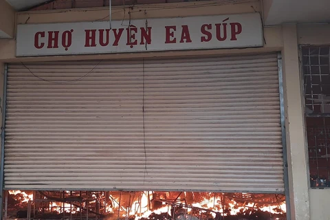 Đắk Lắk: Khống chế đám cháy lớn ở chợ trung tâm huyện Ea Súp
