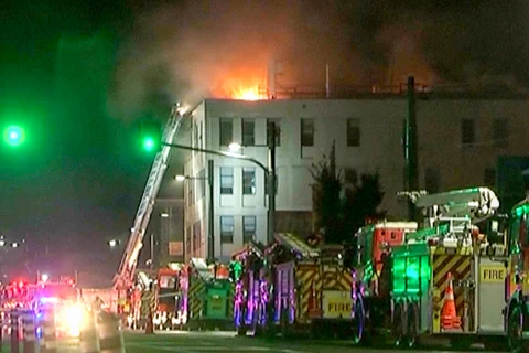 Cảnh sát New Zealand nỗ lực tiếp cận tòa nhà bị cháy ở Wellington