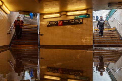 Mỹ: Ga tàu điện ngầm đông đúc nhất thành phố New York ngập trong nước