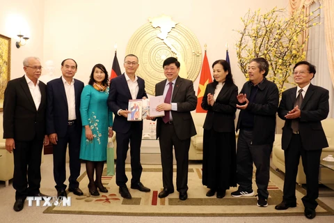 Gìn giữ và phát triển văn hóa-nghệ thuật Việt Nam ở Đức
