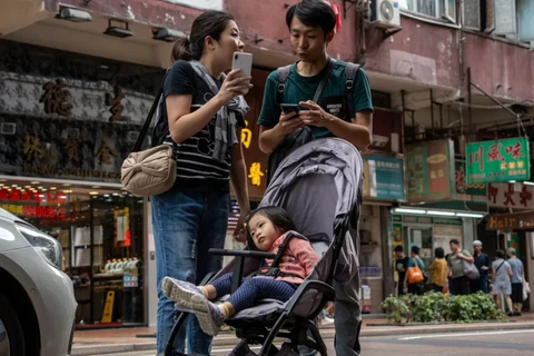 Hong Kong trợ cấp 2.500 USD để khuyến khích người dân sinh nhiều con