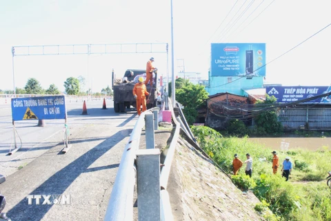 Rào chắn, bảo vệ hành lang an toàn các cầu trên Quốc lộ 61