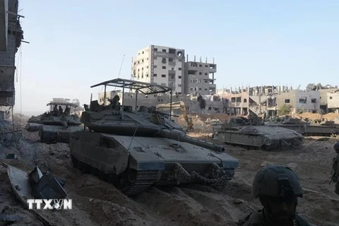 Binh sỹ Israel triển khai chiến dịch trên bộ tại phía Bắc Dải Gaza ngày 8/11/2023. (Ảnh: AFP/TTXVN)