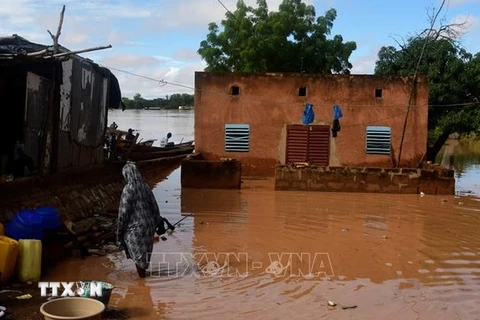 Lũ lụt gây thiệt hại lớn ở Somalia. (Nguồn: AFP/TTXVN) 