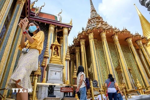 Khách du lịch tại Bangkok, Thái Lan. (Ảnh: AFP/TTXVN) 