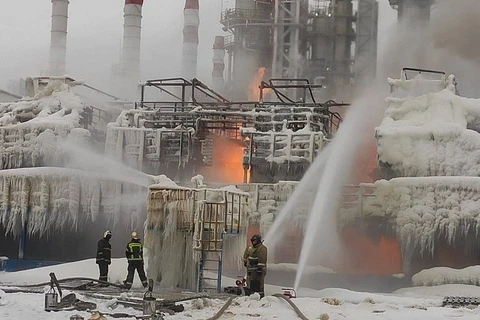 Vụ cháy tại Nhà ga xuất khẩu nhiên liệu Ust-Luga hôm 21.1(Nguồn: Reuters)