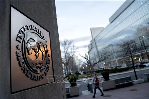 Biểu tượng IMF tại Washington, DC, Mỹ. (Ảnh: AFP/TTXVN) 
