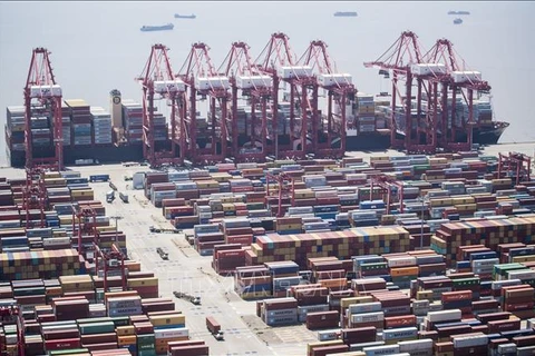 Cảng hàng hóa ở Thượng Hải, Trung Quốc. (Ảnh: AFP/TTXVN)