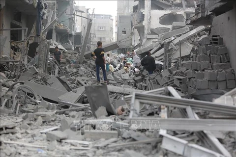 Cảnh đổ nát sau các cuộc không kích của Israel xuống Dải Gaza ngày 1/4/2024. (Ảnh: THX/TTXVN)