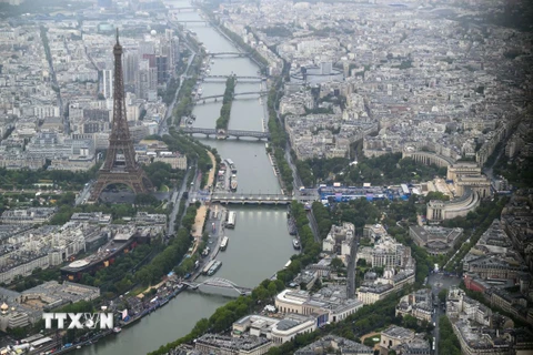 Sông Seine tại thủ đô Paris, Pháp, ngày 26/7/2024. (Ảnh: THX/TTXVN)