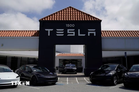 Một đại lý của Tesla ở California, Mỹ. (Ảnh: THX/TTXVN)