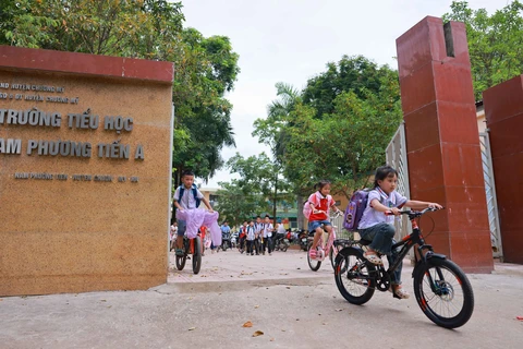 Là địa bàn vùng khó của huyện Chương Mỹ, trường Tiểu học Nam Phương Tiến A cũng như nhiều trường học khác trong xã thường xuyên chịu ảnh hưởng nặng nề do mưa lũ kéo dài gây ra. (Ảnh: Thanh Tùng/TTXVN)