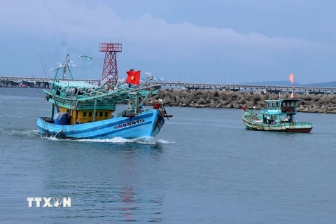 Tàu cá trên cửa sông Dương Đông, thành phố Phú Quốc (Kiên Giang). (Ảnh: Lê Huy Hải/TTXVN)