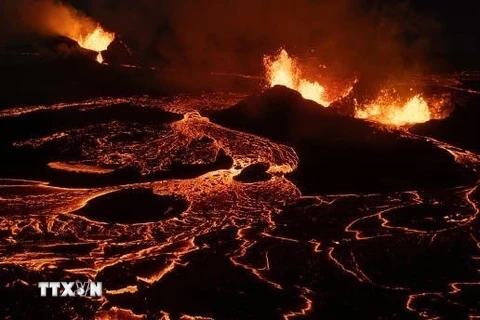 Núi lửa Sundhnuks trên Bán đảo Reykjanes, Tây Nam Iceland phun trào. (Ảnh: Getty Images/TTXVN)