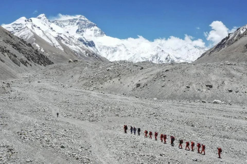 Giới chức thể thao Trung Quốc đã hủy mọi hoạt động leo núi Everest. (Nguồn: apnews.com)