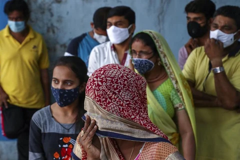 Tổng số ca nhiễm COVID-19 tại Ấn Độ đã vượt quá 300.000 người. (Nguồn: apnews.com)